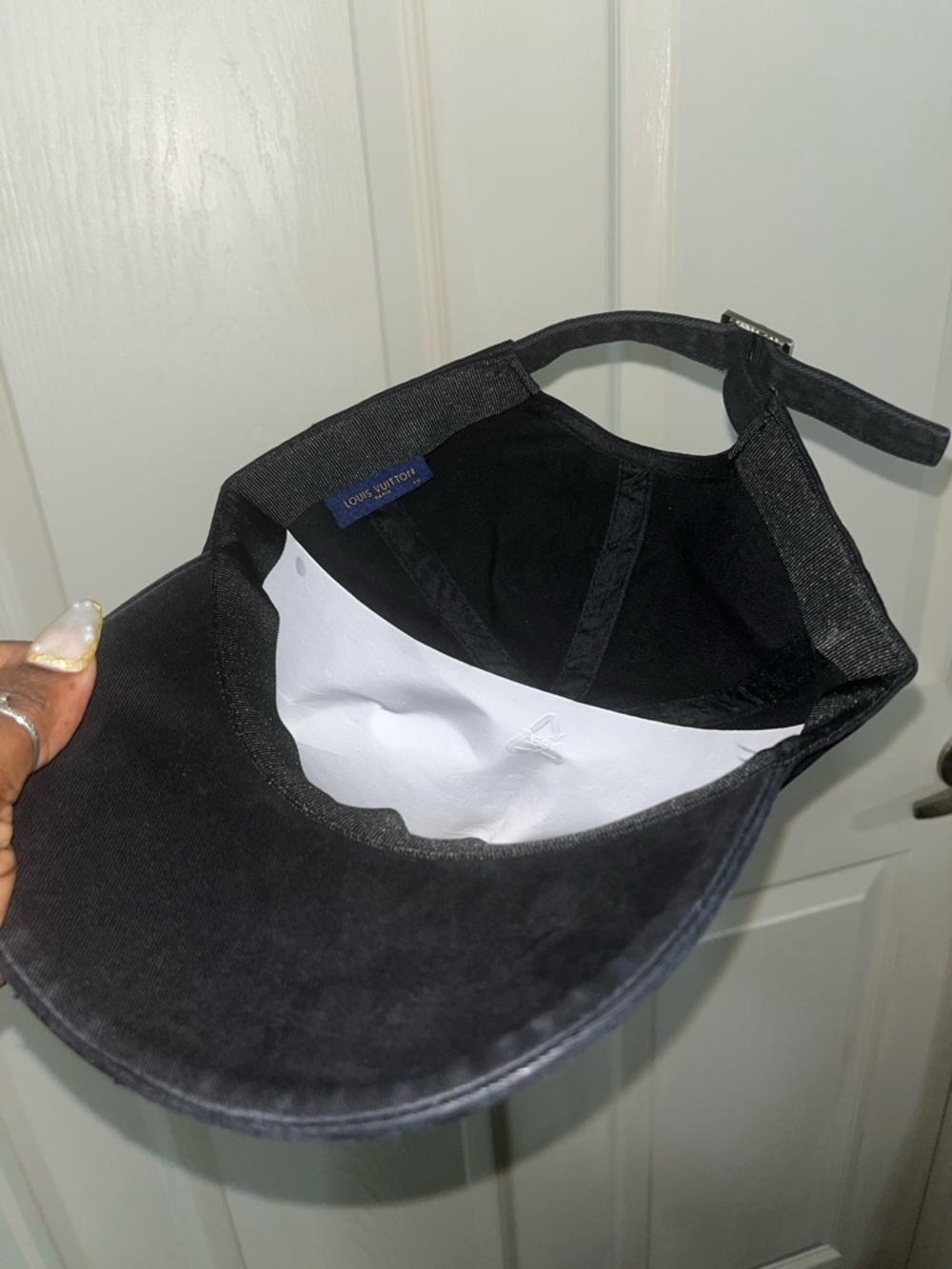 Louis Vuitton Black Logo Baseball Cap with Subtle Stitching - Picture 2 of 2